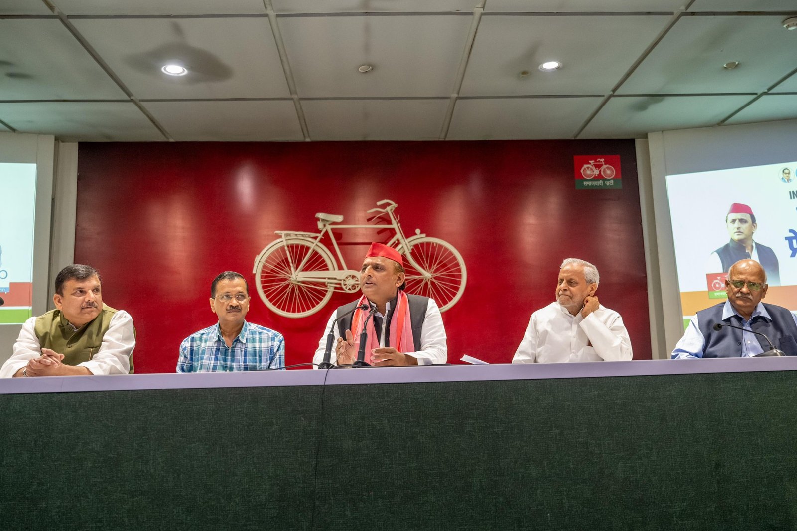 Akhilesh kejriwal