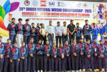 Up junior wushu players