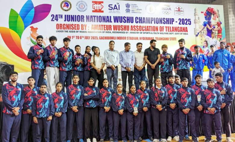 Up junior wushu players