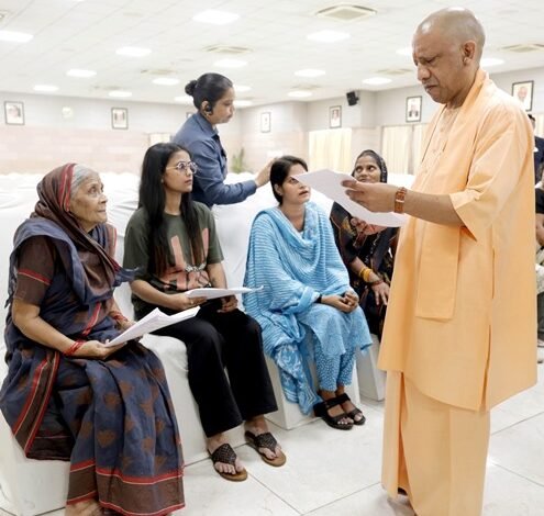 बुजुर्ग महिला के कैंसर पीड़ित बेटे को सीएम योगी ने दिलाया इलाज The coverage