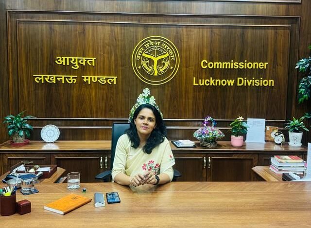 रिलीव हुईं लखनऊ कमिश्नर रोशन जैकब, उदास दिखे अधिकारी the coverage