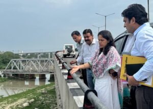 रिलीव हुईं लखनऊ कमिश्नर रोशन जैकब, उदास दिखे अधिकारी