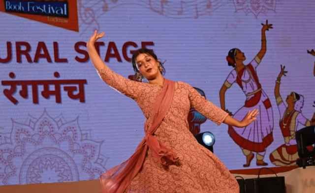 साहित्य-व-संगीत-से-गुलजार-रहा-गोमती-पुस्तक-महोत्सव