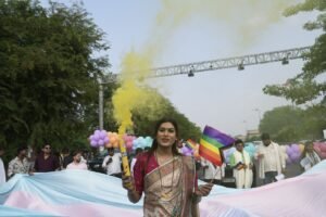 LGBTQIA+ की प्राइड वॉक देखने रुक गए लखनऊ में लोग The Coverage