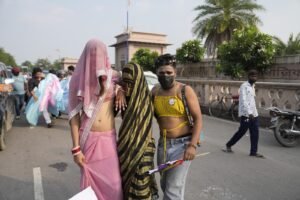 LGBTQIA+ की प्राइड वॉक देखने रुक गए लखनऊ में लोग The Coverage