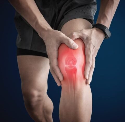 बायो-हैंड-एक्टिव-इम्प्लांट-से-फुटबॉल-खिलाड़ी-के-घुटने-की-सर्जरी-thecoverage
