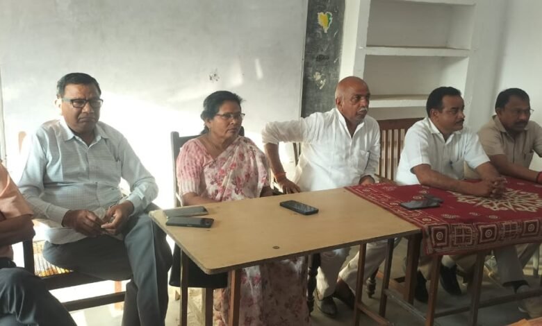 Employee protest Raebareli Delhi 1