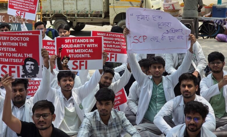 Medicos protest reservation sc st Uttar Pradesh medical college 2 e1786383453455