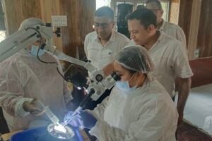 कान से पस और कम सुनाई देना हो सकता है गंभीर, बलरामपुर अस्पताल में डॉक्टरों ने सीखी कान की जटिल सर्जरी की बारीकियां