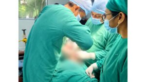 Civil Hospital: डॉक्टरों ने 3.5 किलो का जटिल ट्यूमर निकाला, किडनी यूटेरस सुरक्षित