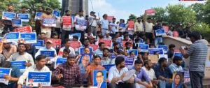4 मेडिकल कॉलेजों में 70% आरक्षण बहाली की मांग: लखनऊ के परिवर्तन चौक पर DADA का विशाल प्रदर्शन, यूपी बंद की चेतावनी