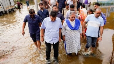 बाढ़ प्रभावितों को राहत पहुंचाने के लिए युद्ध स्तर पर कार्य कर रही योगी सरकार, नगर विकास मंत्री ने फैजुल्लागंज-दाउदनगर में किया निरीक्षण