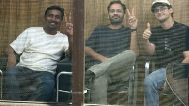 दिल्ली पुलिस ने कॉकरोच जनता पार्टी के तीन प्रमुख सदस्यों को गिरफ्तार किया