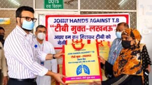 डेढ़ साल से टीबी मरीजों की मदद कर रहे प्रदीप, बांटीं 1460 पोषण पोटली