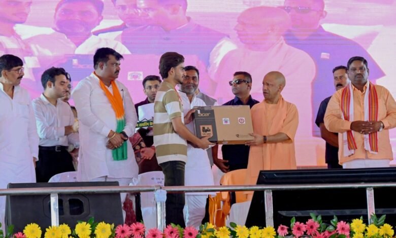 मुख्यमंत्री ने राष्ट्रीय प्रतियोगिताओं की विजेता खिलाड़ियों को किया सम्मानित