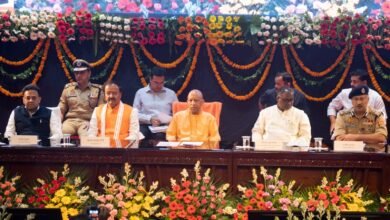 मुख्यमंत्री योगी ने 15 खिलाड़ियों को मंच पर प्रदान किया नियुक्ति पत्र