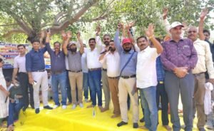 UP News: इको गार्डन में NHM कर्मचारियों का आंदोलन तेज, तीसरे दिन CHO ने खून से पत्र लिखकर उठाई नियमितीकरण की मांग