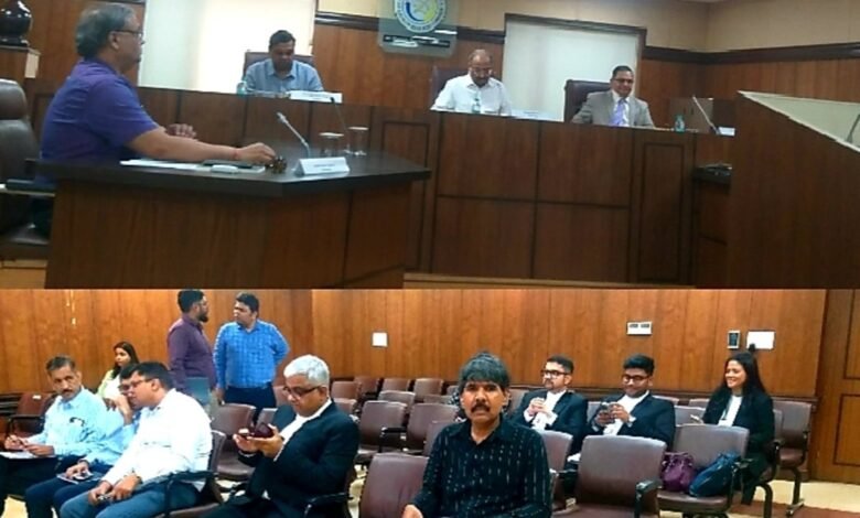 नोएडा डेटा सेंटर में अडानी को बिजली लाइसेंस देने का विरोध