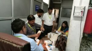 राजधानी में अमीनाबाद की दवा मंडी पर गिरी गाज, फर्जी बिलिंग में 14 प्रतिष्ठानों के लाइसेंस रद्द, 29 निलंबित