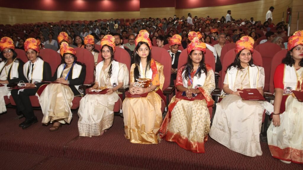 यूपी 'रूल ऑफ माफिया' से मुक्त, अब 'रूल ऑफ लॉ' का दौर; RMNLU दीक्षांत समारोह में बोले सीएम योगी- अन्याय पर चुप रहना विकल्प नहीं