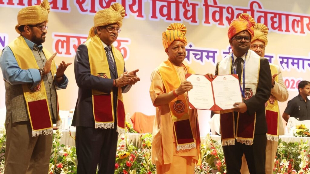 यूपी 'रूल ऑफ माफिया' से मुक्त, अब 'रूल ऑफ लॉ' का दौर; RMNLU दीक्षांत समारोह में बोले सीएम योगी- अन्याय पर चुप रहना विकल्प नहीं