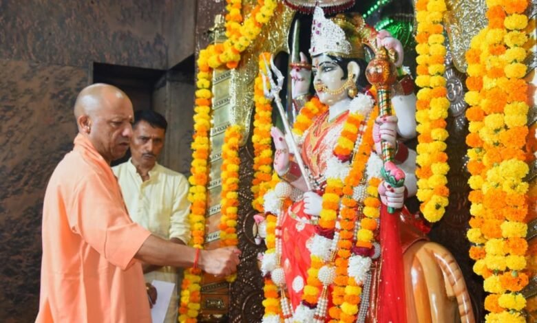 शारदीय नवरात्रि के प्रथम दिन मुख्यमंत्री ने किए मां पाटेश्वरी के दर्शन