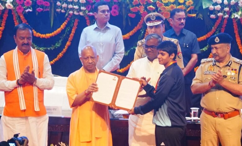 सीएम योगी के हाथों नियुक्ति पत्र पाकर खिले खिलाड़ियों के चेहरे, बोले- पारदर्शी प्रक्रिया से मिली नौकरी