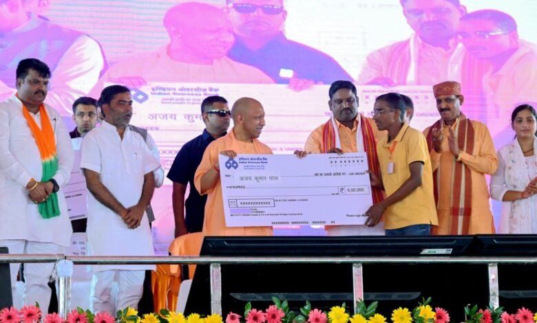 सीएम योगी ने दी अखिलेश को खुली चुनौती- आइए, अयोध्या से किस्मत आजमाते हैं
