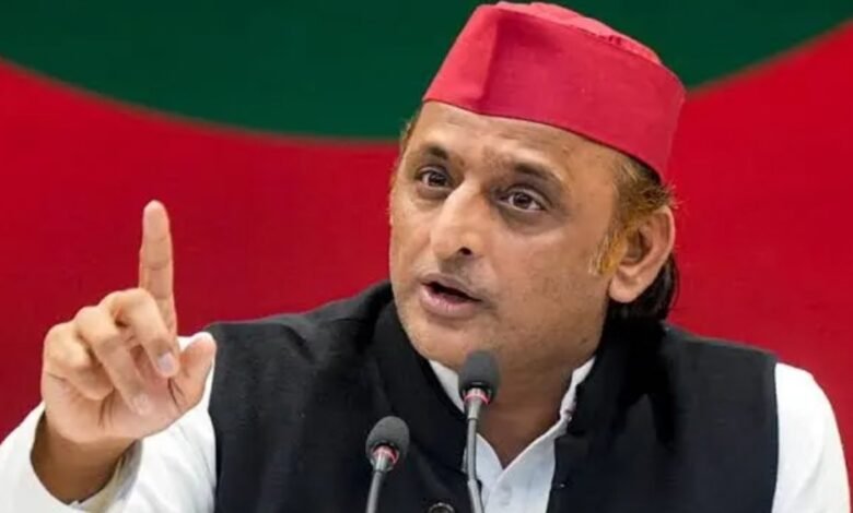 वोटर लिस्ट में 2341 जगह ‘सुनीता पत्नी राजेश’, अखिलेश ने उठाए सवाल