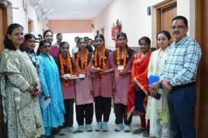 योगी सरकार में मिशन शक्ति से बेटियों को नेतृत्व का अवसर, चार छात्राओं ने संभाली मध्याह्न भोजन प्राधिकरण की कमान